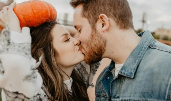 kiss-min kiss-min